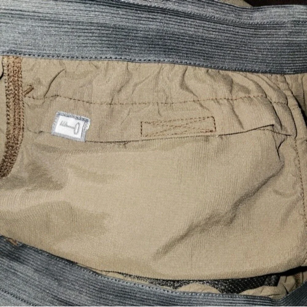 The North Face Army Green Nylon Hiking Shorts Men's Size‎ L